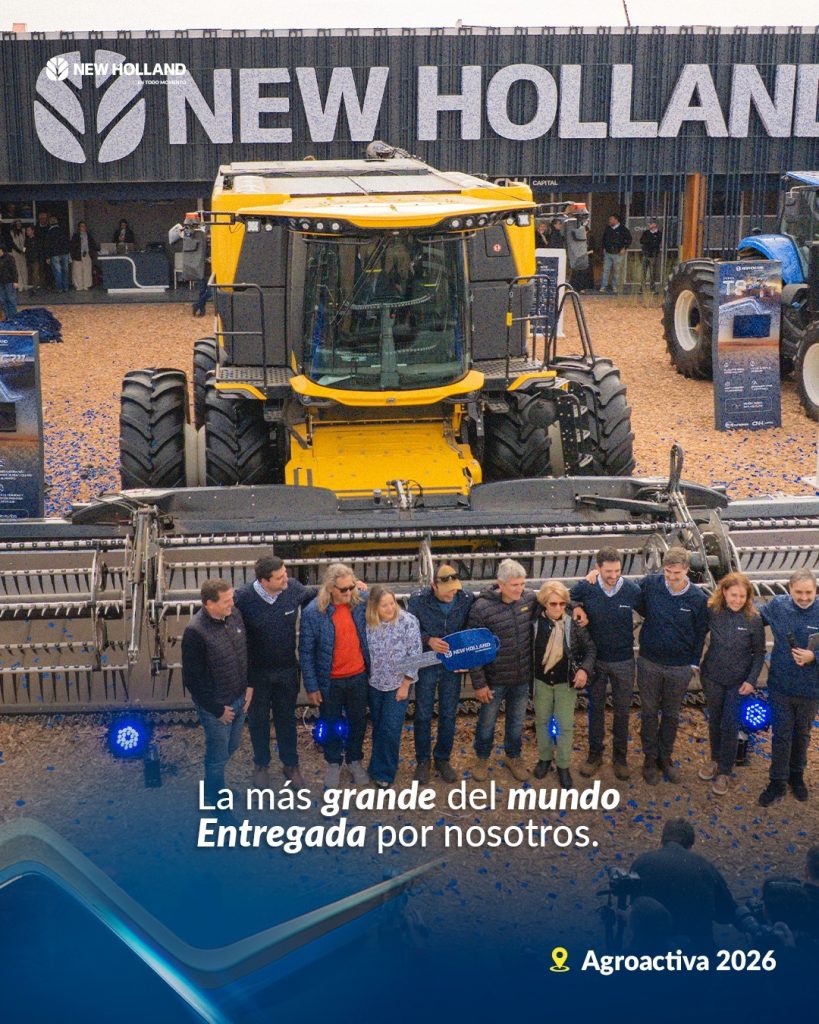 Entrega de la primera cosechadora New Holland CR11 del país por Catelli