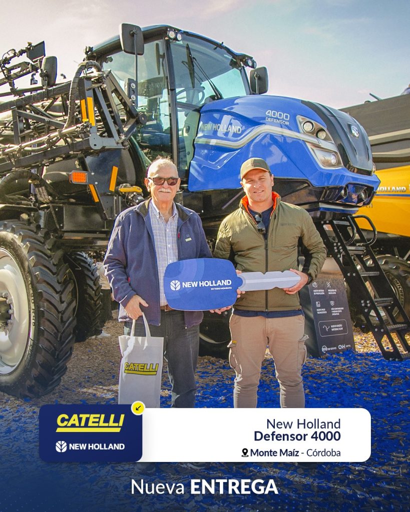 Entrega de la pulverizadora New Holland Defensor 4000 de Catelli en Monte Maíz