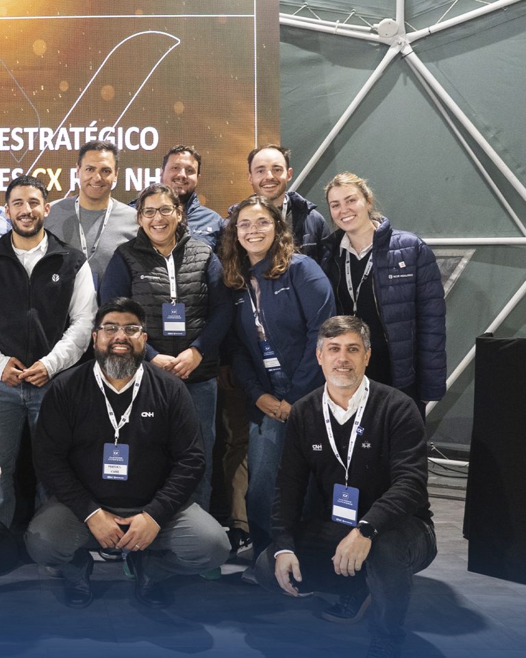 Grupo de embajadores CX de la red New Holland durante el workshop