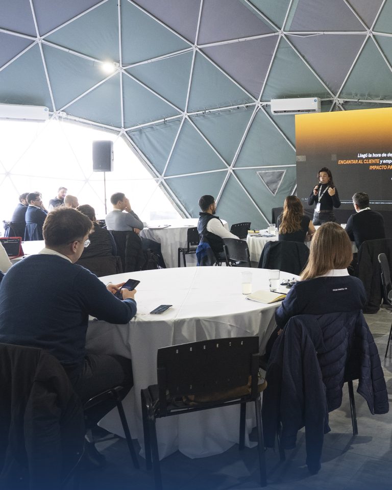 Presentación en el domo del Parque de la Innovación durante el Workshop de Embajadores CX